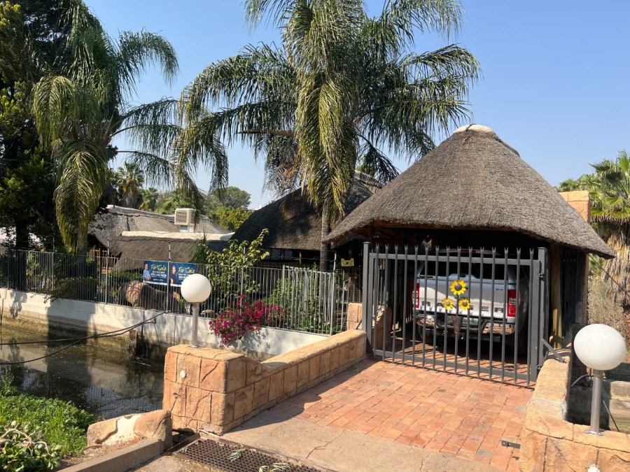 5 Bedroom Property for Sale in Die Rand Northern Cape
